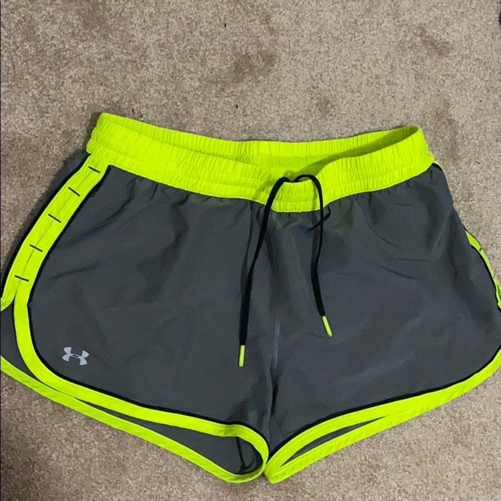 COPY - Under Armour athletic shorts no damage like new
